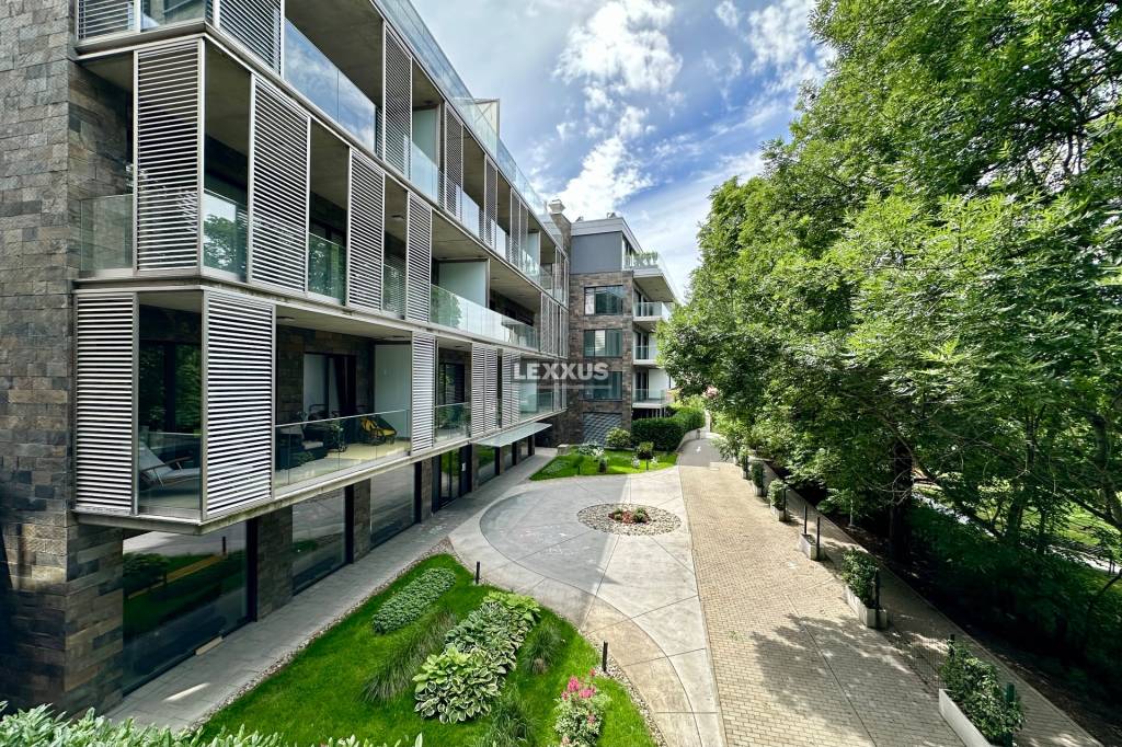 UNIQ-átny veľkometrážny 5iz byt s nádhernou záhradou v Horsk - 15