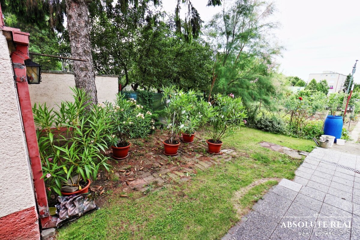 ABSOLUTE REAL/ Veľký stavebný pozemok 818 m2,DNV,ul. Na Grbe - 15