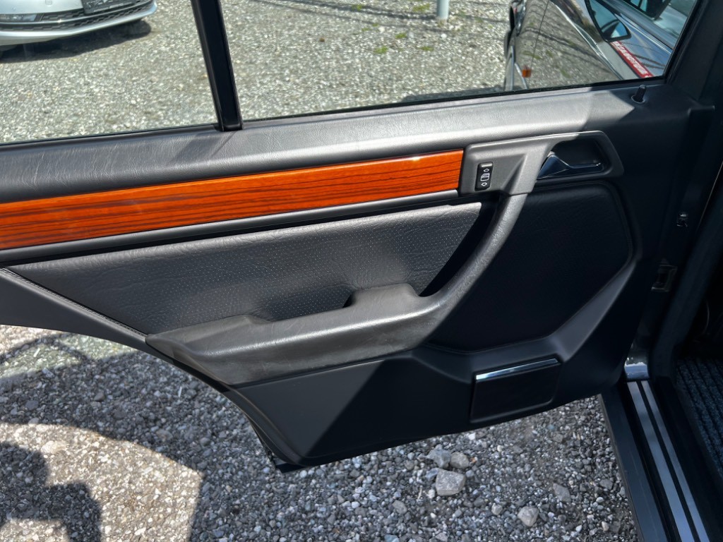 Mercedes-Benz 200 124E - 15