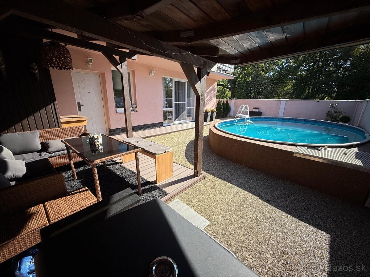Rodinný dom s bazénom v tichej obci Staré - 15