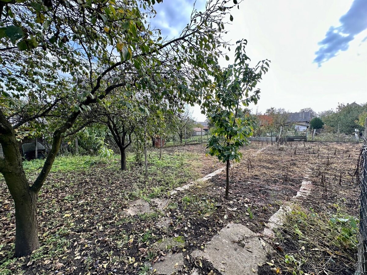 MAĎARSKO - ENCS PEKNÝ TROJIZBOVÝ DOM S ROZLOHOU 80 M2 A PEK - 15