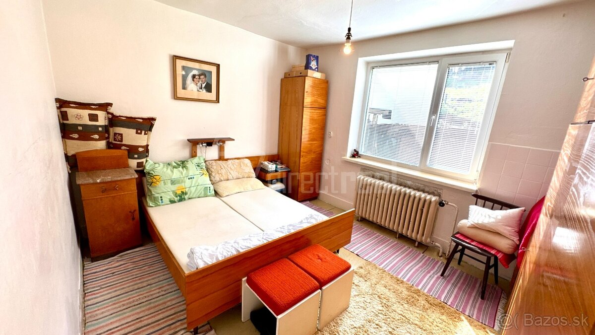 Rodinný dom s 2 bytovými jednotkami so slnečným pozemkom na - 15