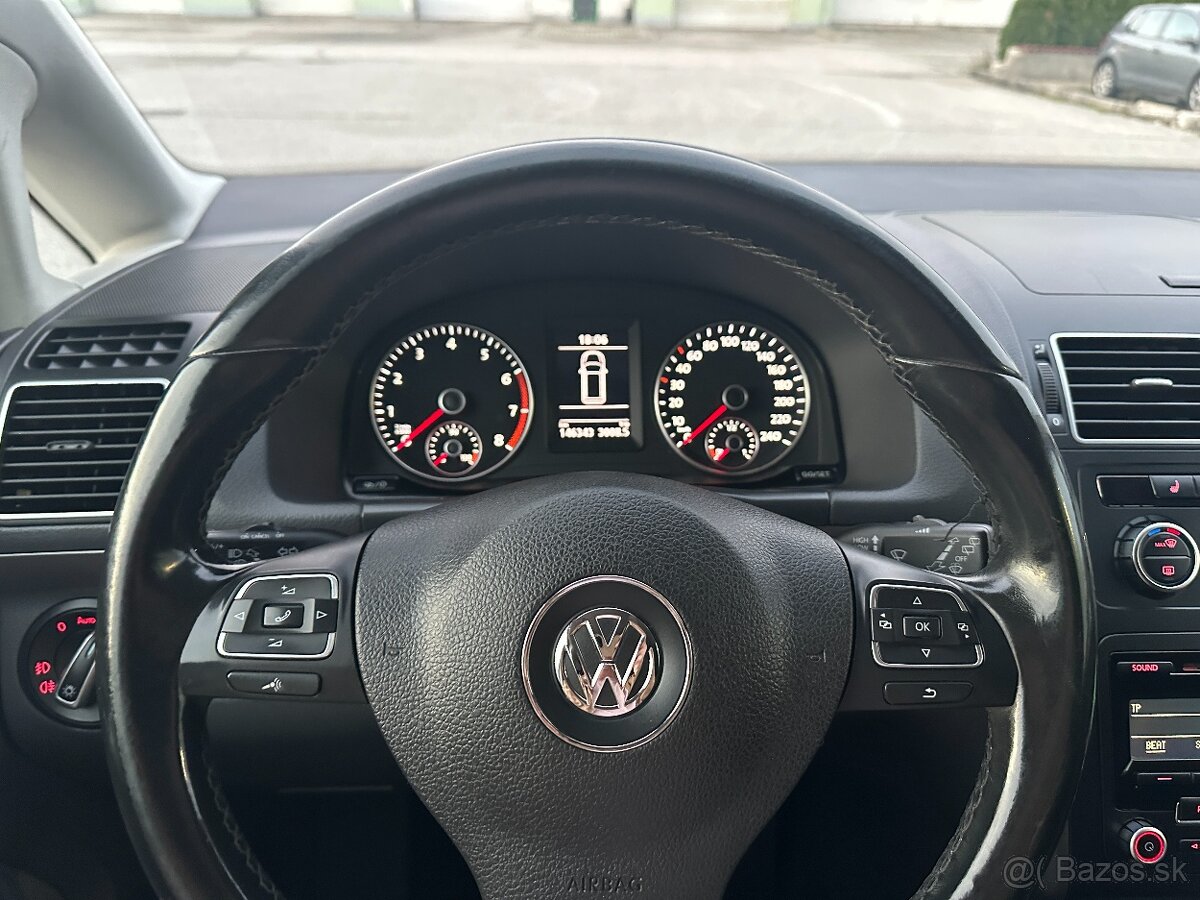 Volkswagen Touran 1.4 TSI Highline 7 miest + Ťažné - 15