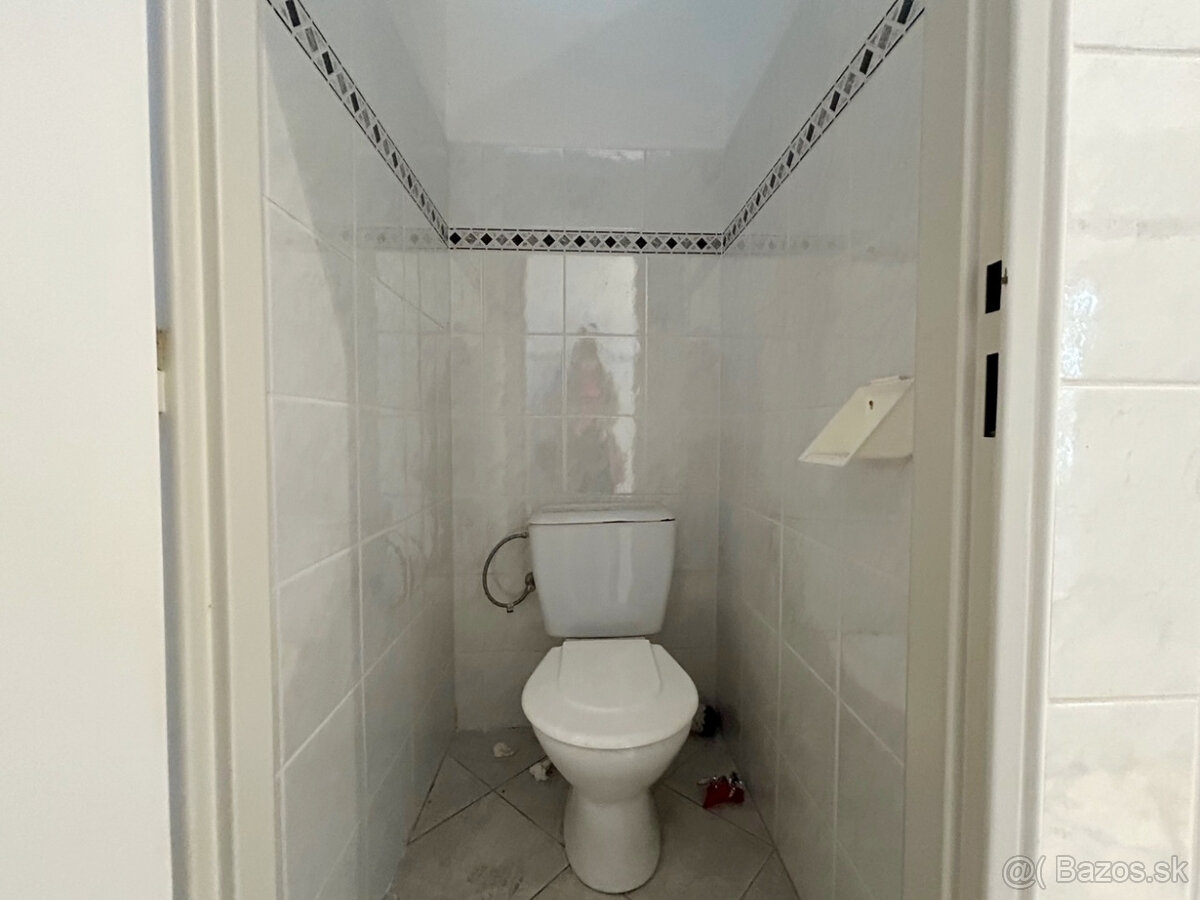 Na prenájom MODERNÁ prevádzková budova 1300m2 15min.od NZ - 15