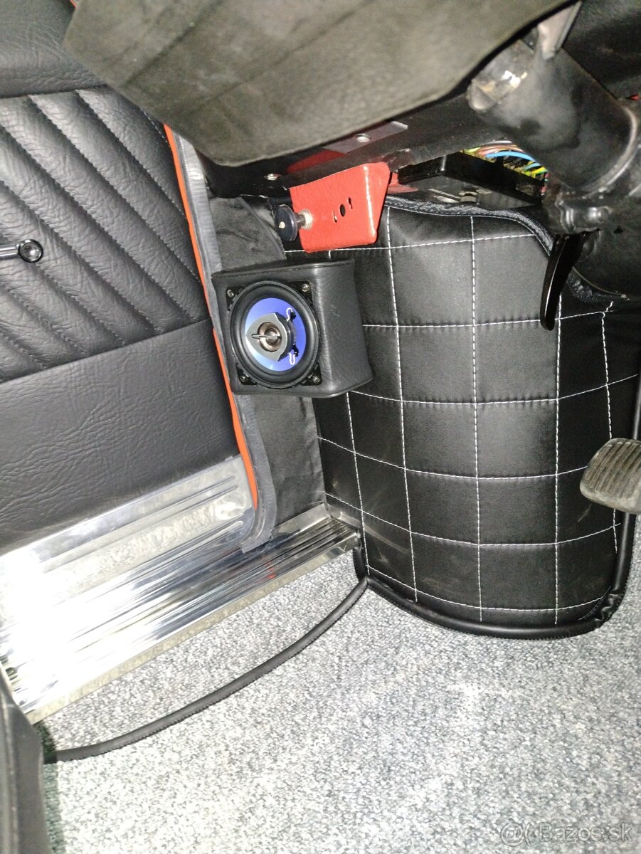 Škoda 110 R - Interiér - 15