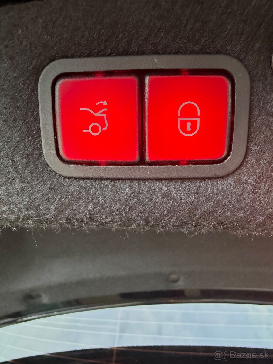 Mercedes AMG C63s - 15