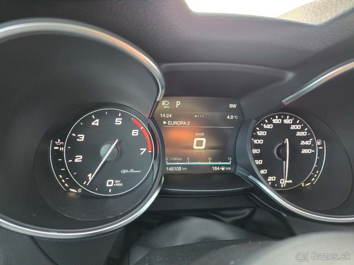 Alfa Romeo Stelvio 2.0 Q4 280ps - 15