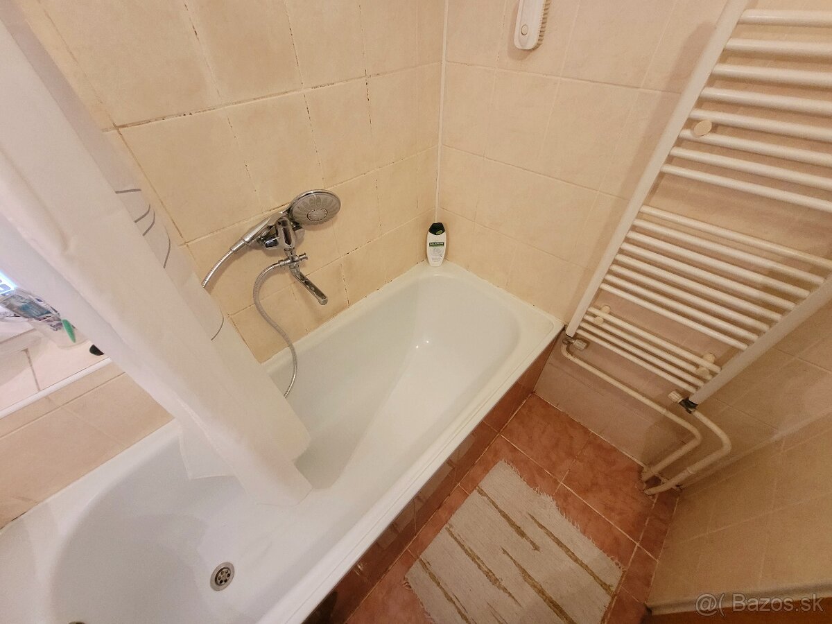 Na predaj dvojgeneračný rodinný dom, 491m2 - 15