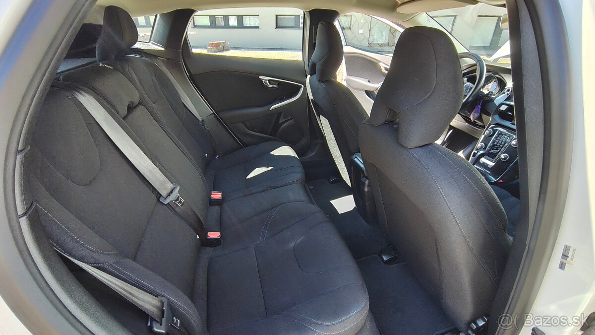 Volvo V40 Cross Country D3....odpočet DPH - 15