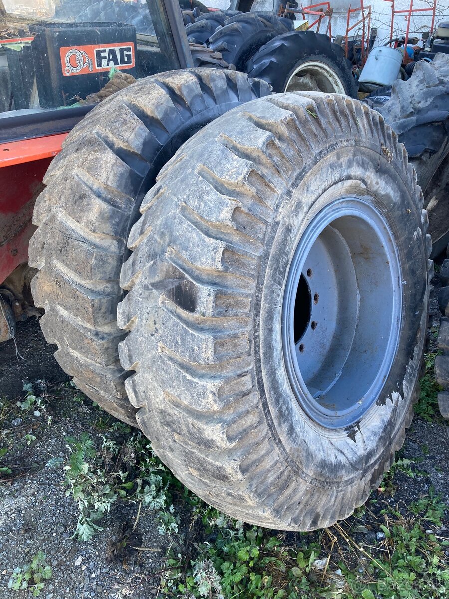 Predám diely na nakladač hon un 053 - 15