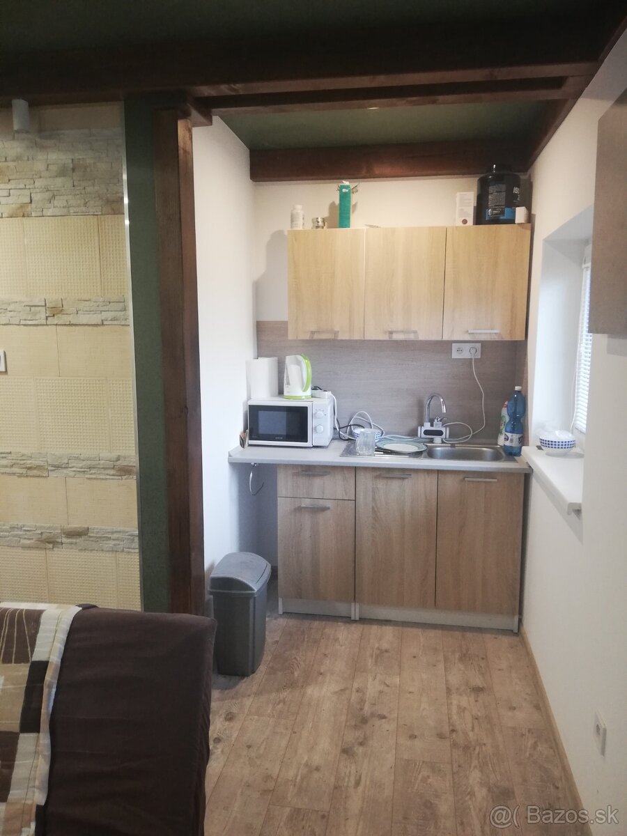 Rodinný dom - novostavba s okamžite obývateľnou časťou - 15