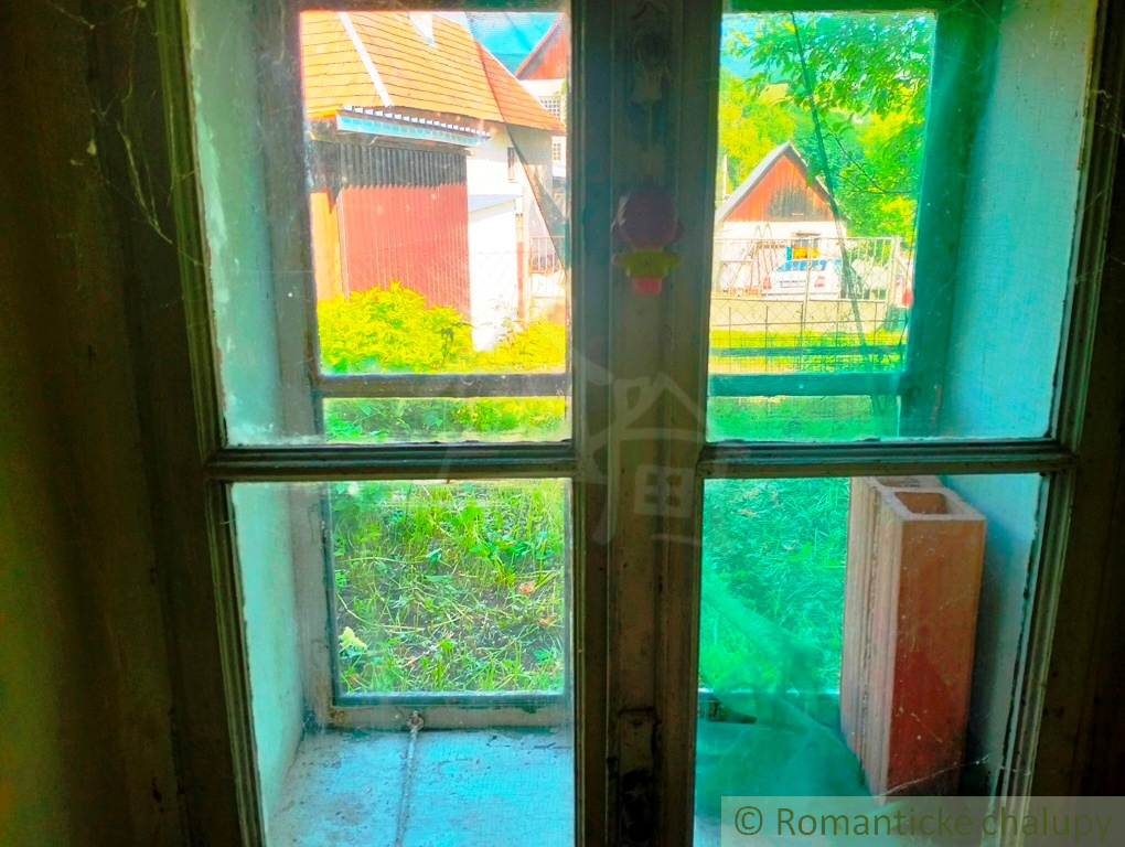 Vidiecka chalupa v pôvodnom stave na kopaniciach obce Lubi - 15