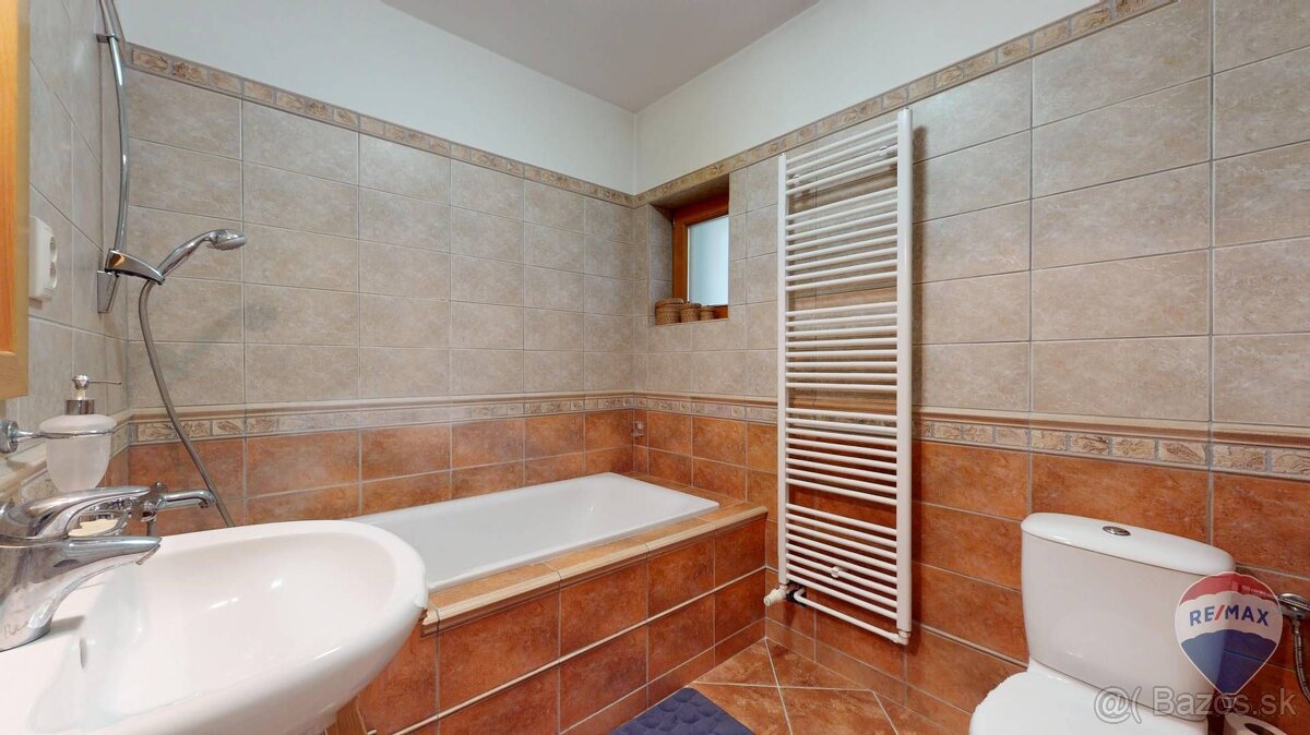 Na predaj charizmatický RD, ktorý ponúka pokojné bývanie v l - 15