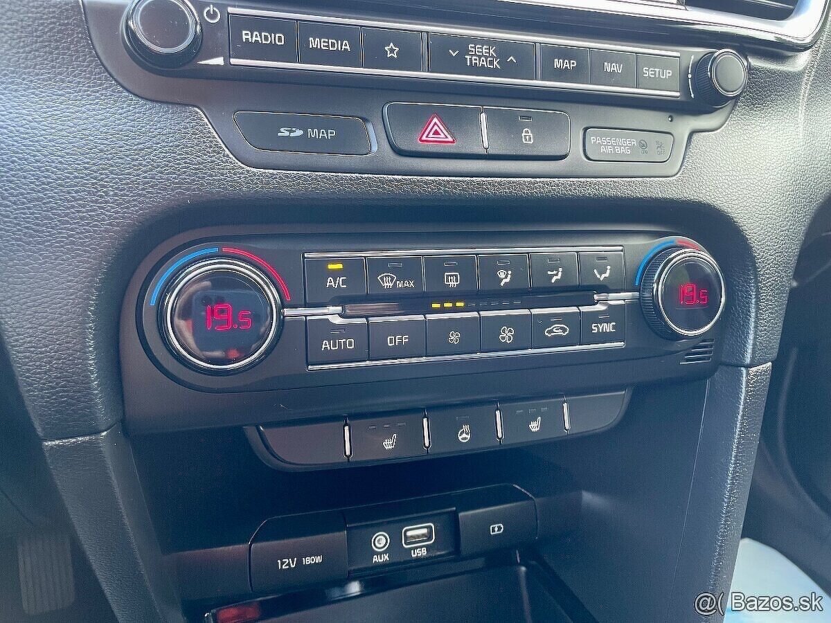 KIA Cee’d Sporty Wagon 1.6 CRDi 136k First Edition - 15