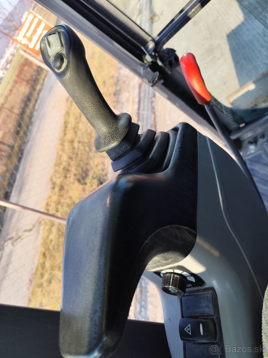 Báger Volvo, 5000kg, 3x lyžica. - 15