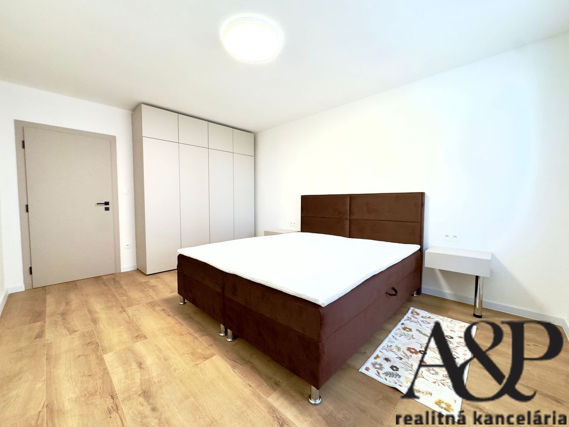LUXUSNÝ 3 IZBOVÝ BYT V CENTRE MESTA, 68M2, NÁM. OSLOBODENIA, - 15