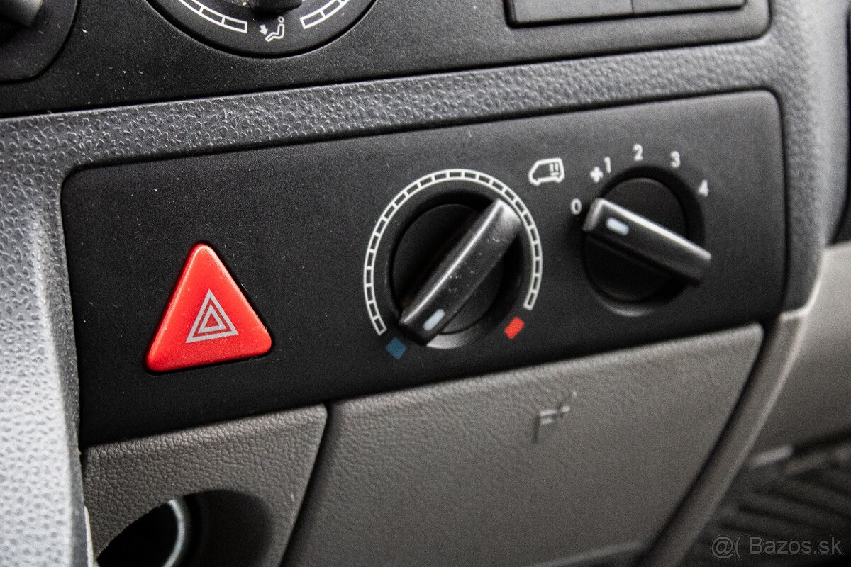 Volkswagen Transporter T5 Shuttle 2.5TDI 96kW 7-miestne - 15