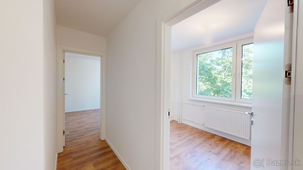 Priestranný 4 izbový byt s balkónom - Rezedová - 15