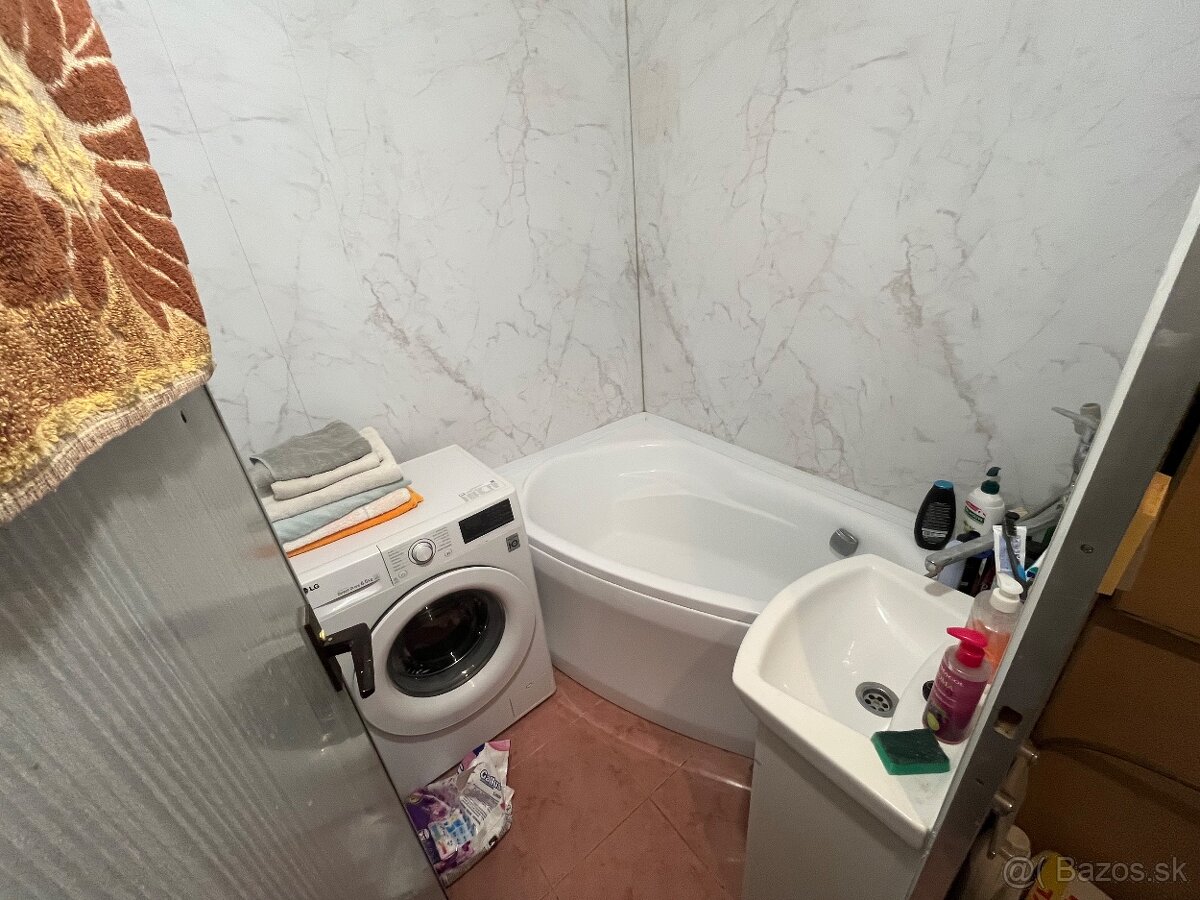 AKCIA Veľký dvojizbový byt s balkónom vo Veľkom Krtisi - 15