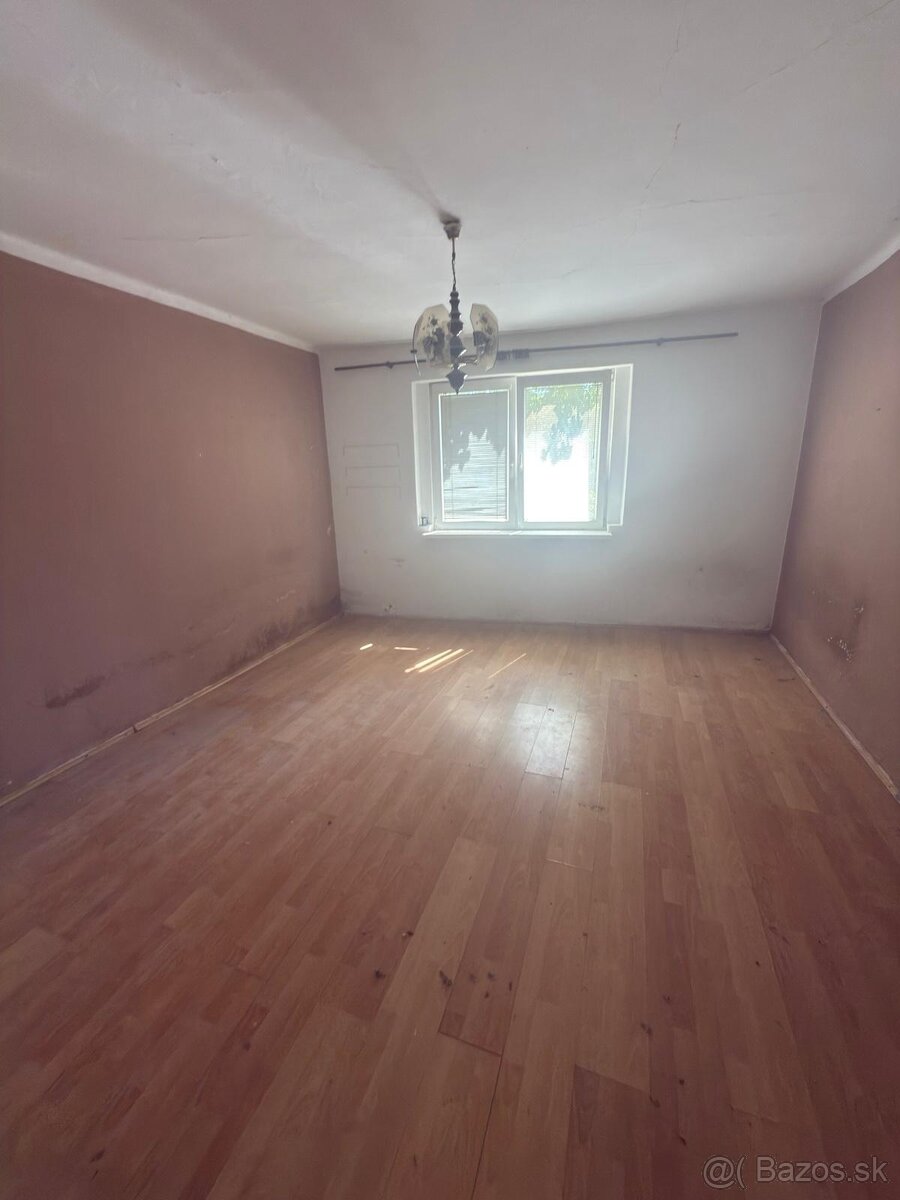 Na predaj – rodinný dom s veľkým pozemkom v Tešedíkove - 15