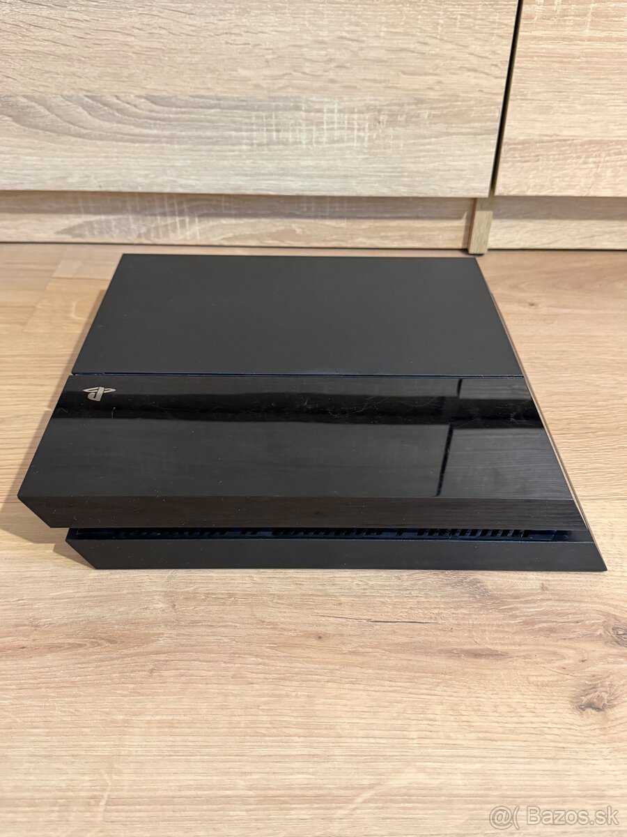 PS4 500GB , ovládače , hry , PS4 kamera , slúchadlá A ĎALŠIE - 15