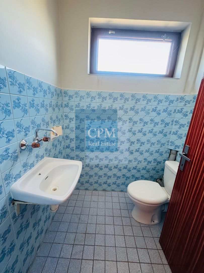 Ponúkame na predaj 5 - izbový poschodový podpivničený dom v - 15