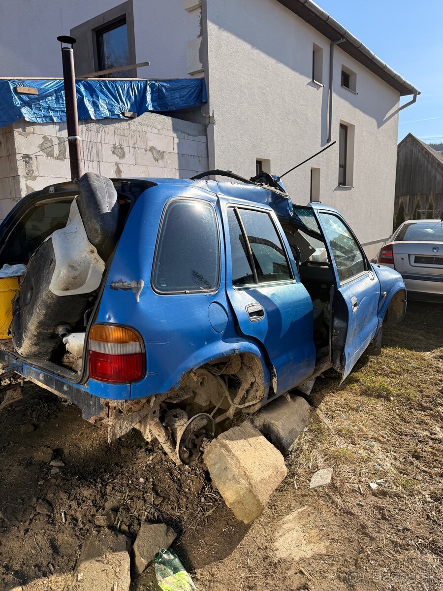 Rozpredam Kia Sportage 2,0 16v - 15