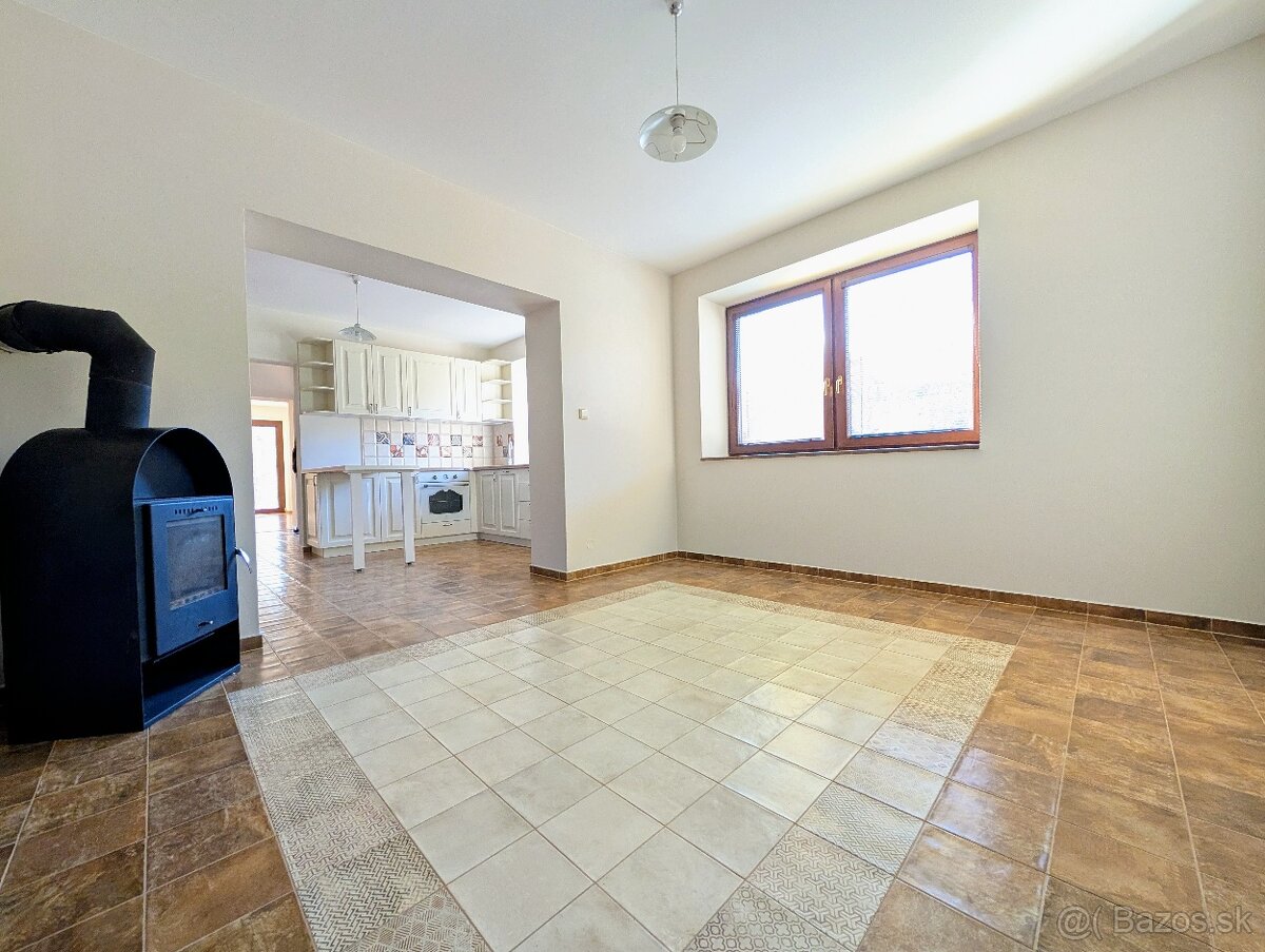 Rodinný dom so záhradou - 15