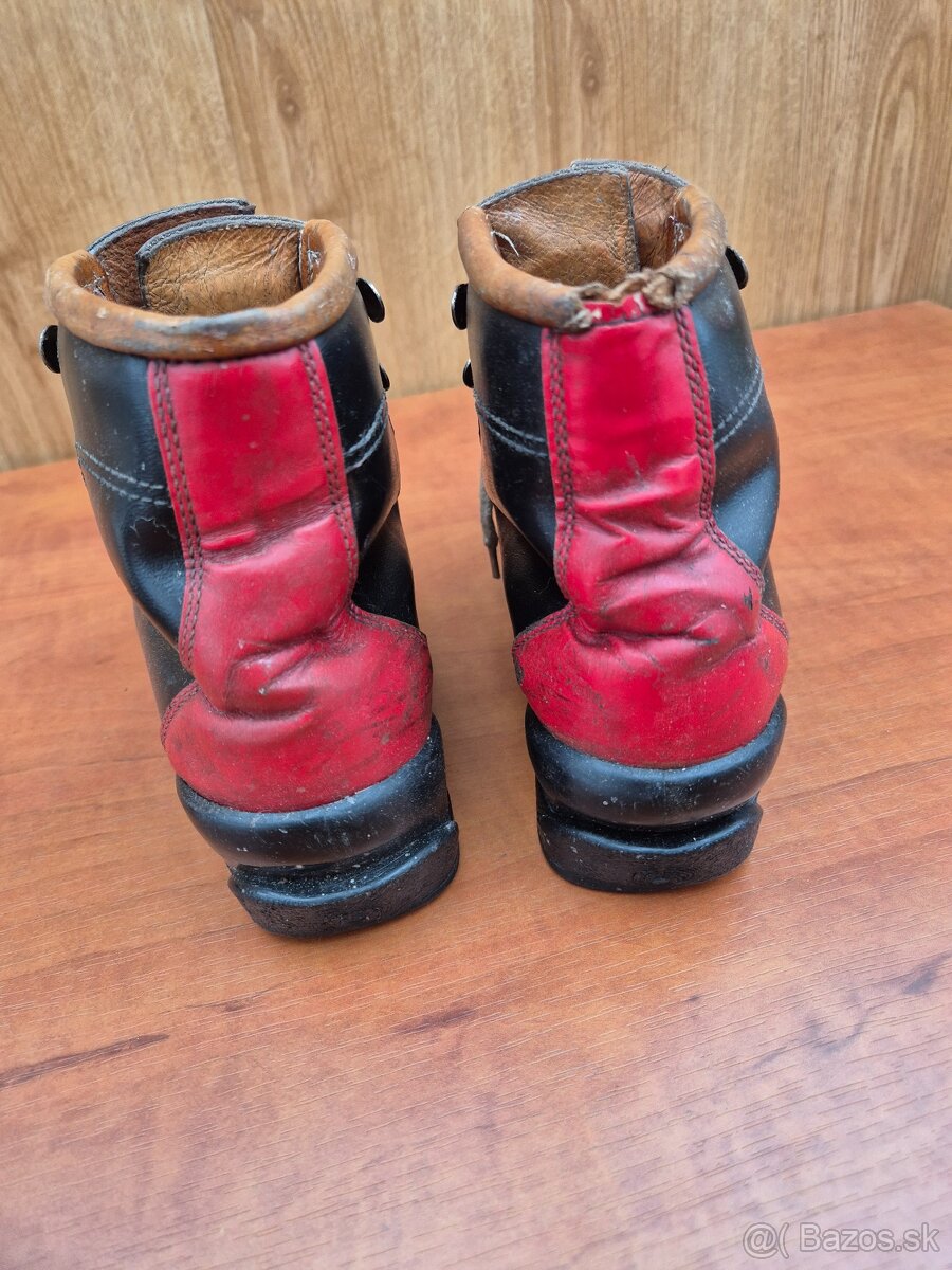 Retro staré lyžiarky - 15