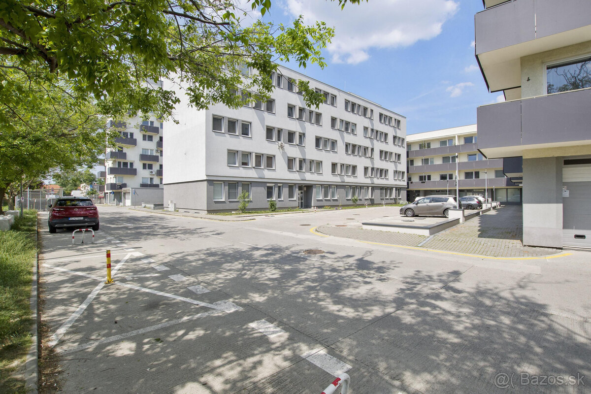 Na Predaj svetlá zariadená garsónka Podunajských Biskupicia - 15