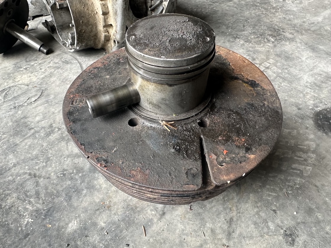 Predám DIELY motora ČZ 250/455 - 15