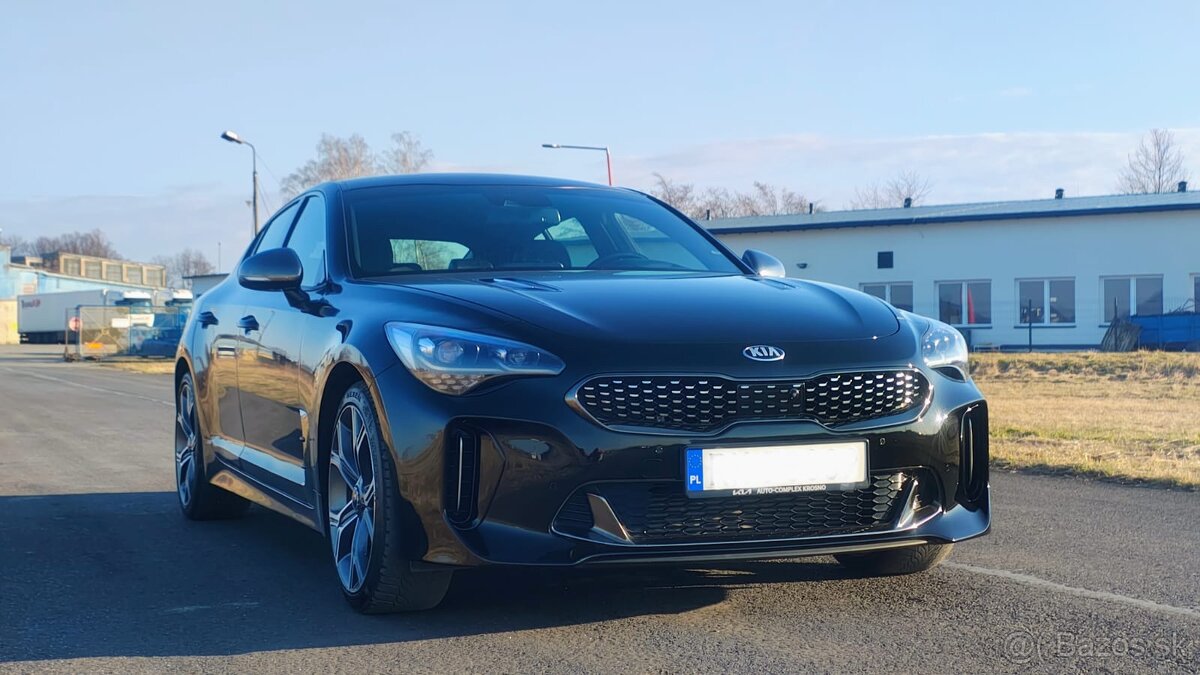 Kia Stinger 3.3 V6 biturbo 4x4 370koni - 15