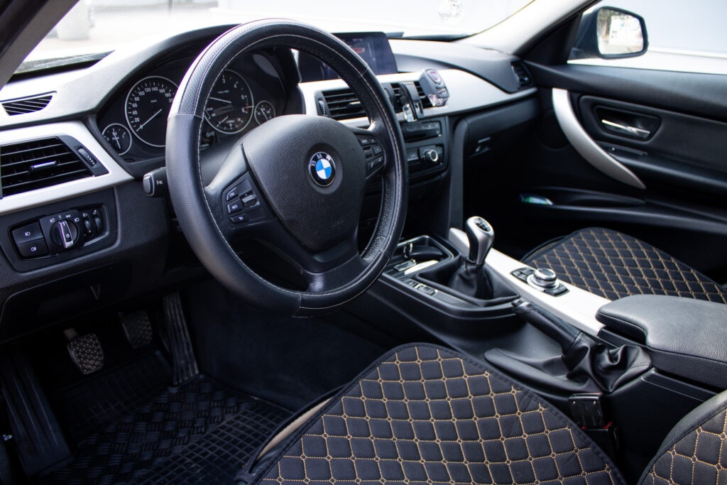 BMW Rad 3 Touring 318D 100kW 2014 - 15