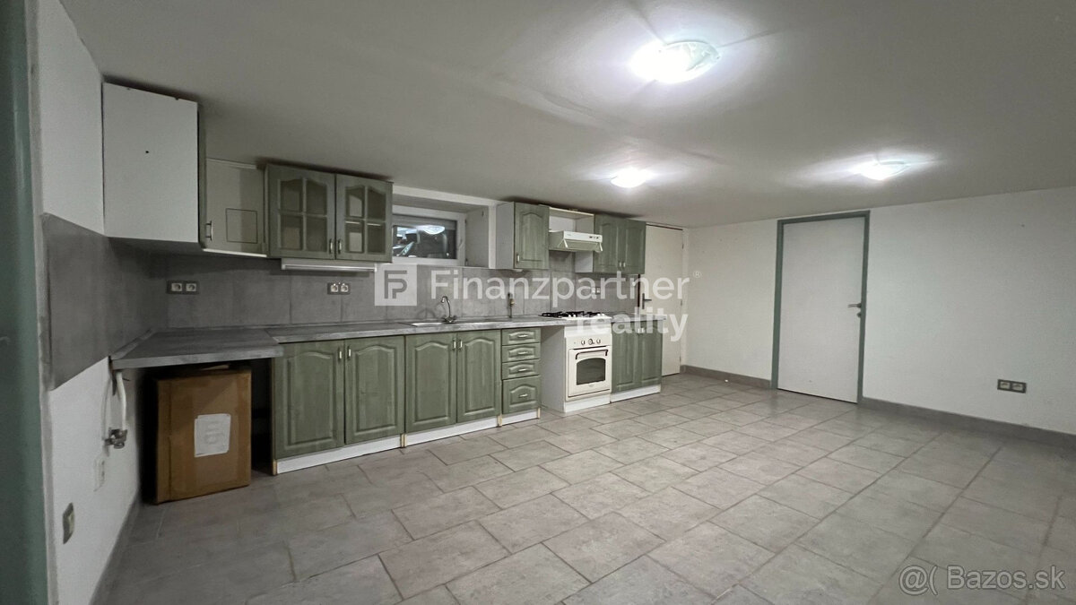 Rodinný dom s pozemkom 1396 m², Šurany, Nové Zámky - 15