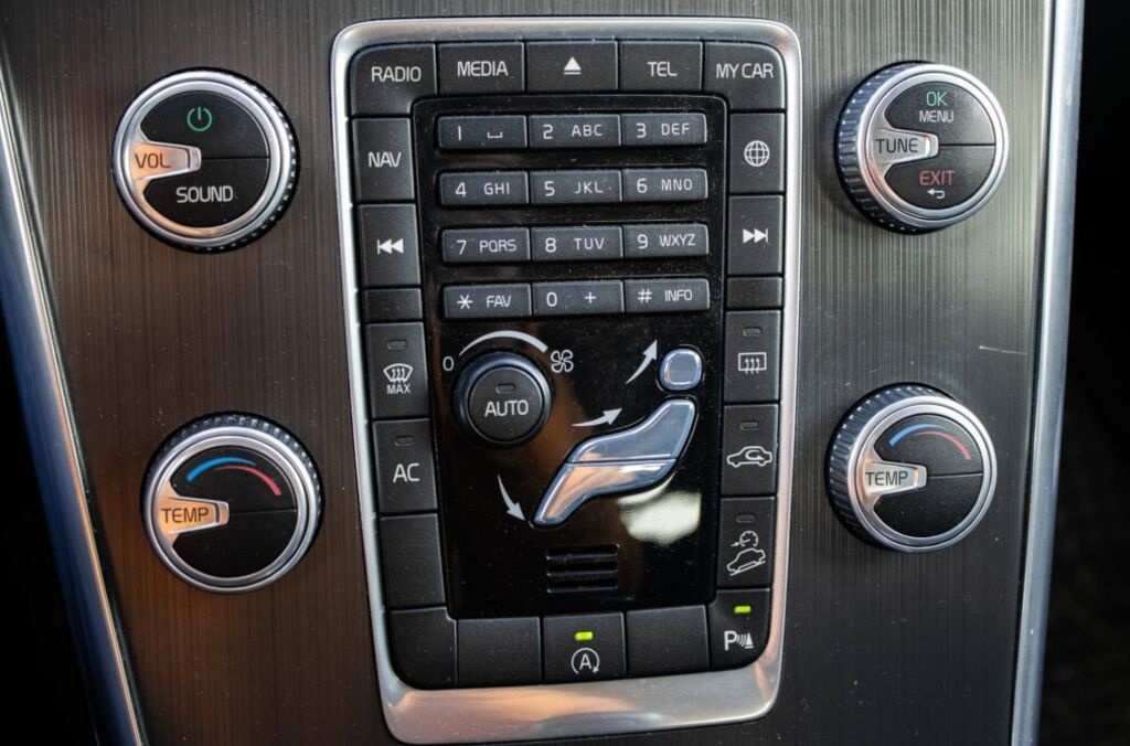 Volvo XC60 140kW (2015) - 15