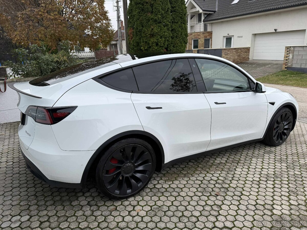 Tesla Model Y 82kWh Performance - 15
