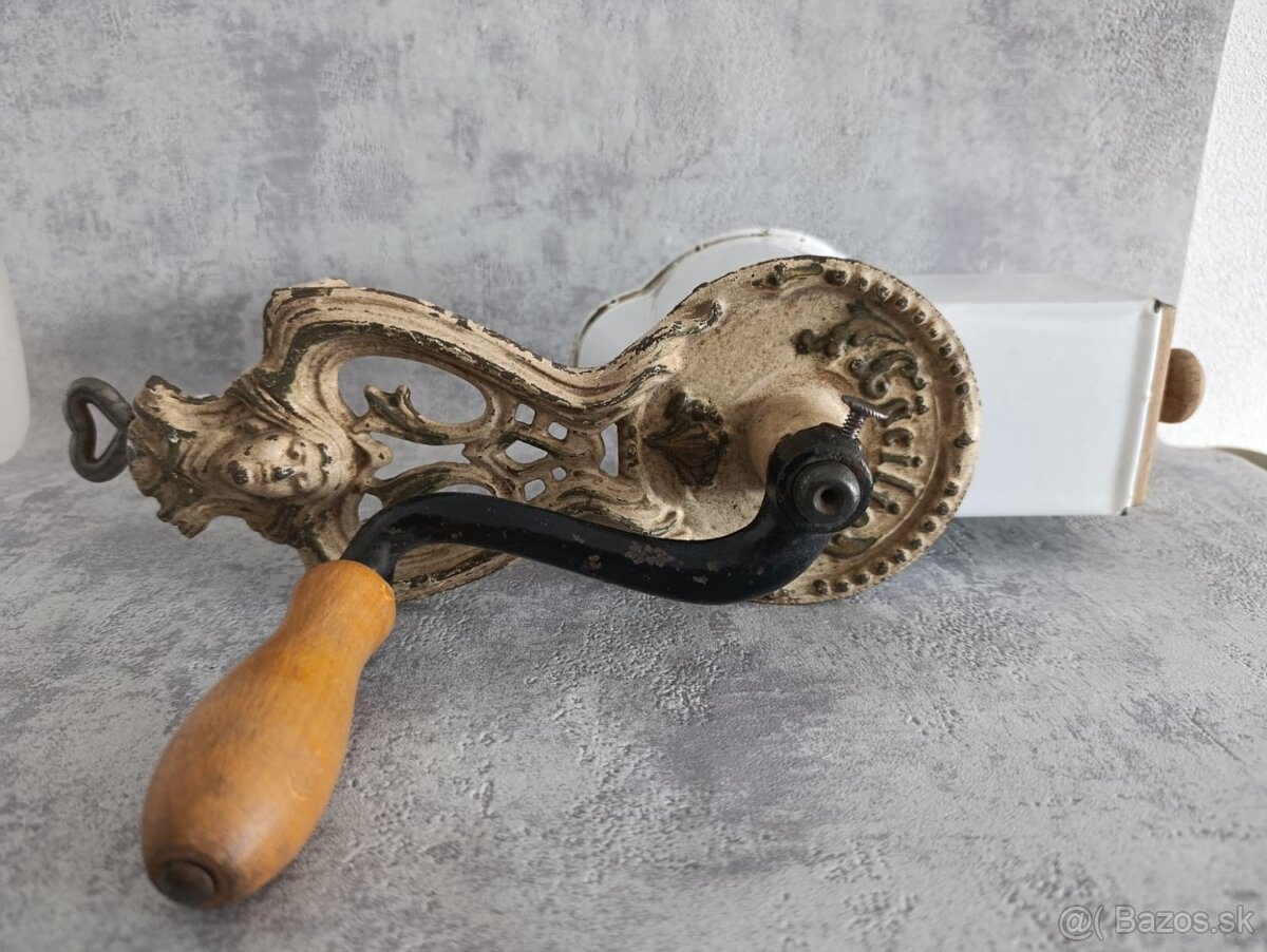Velmi starý krásný zdobený mlynek na strouhanku JUGENDSTIL - 15