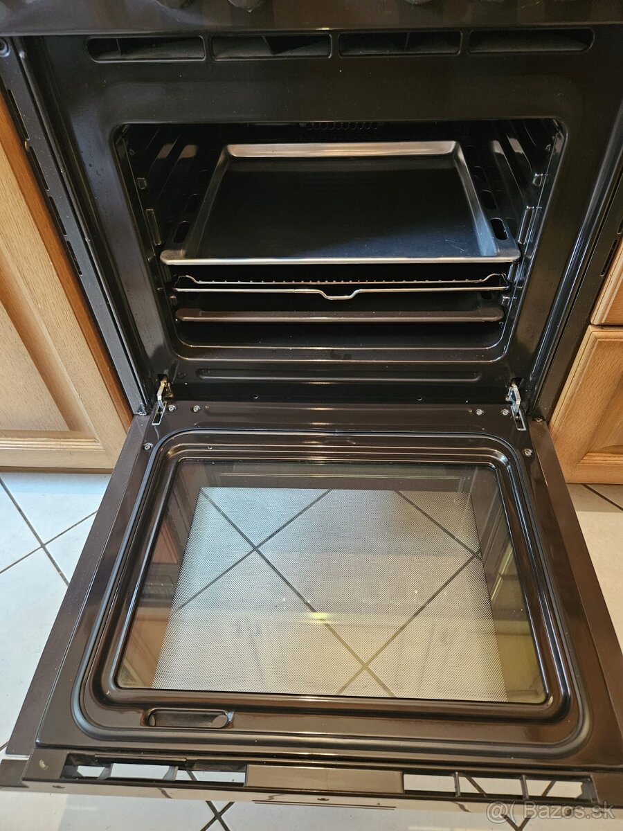 Masívna kuchynská linka z Nemecka so spotrebičmi - 15