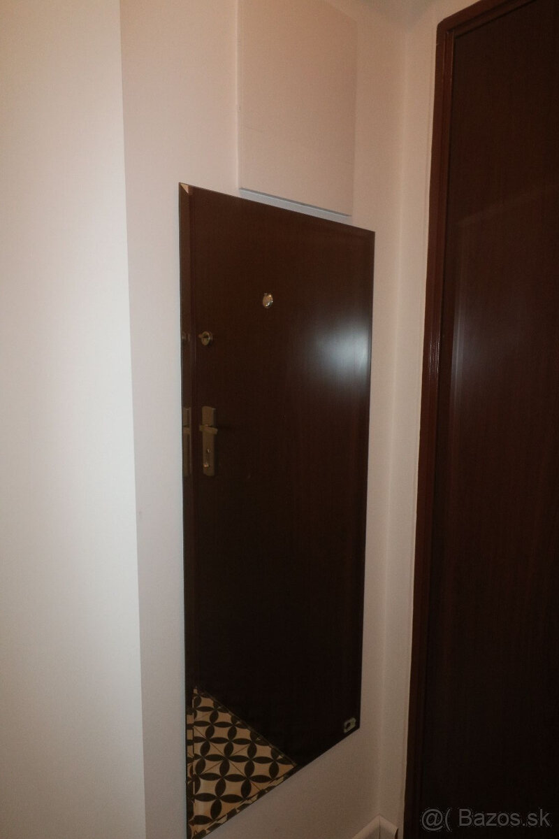 Prenájom 1 - izbový byt Bulvár - 15