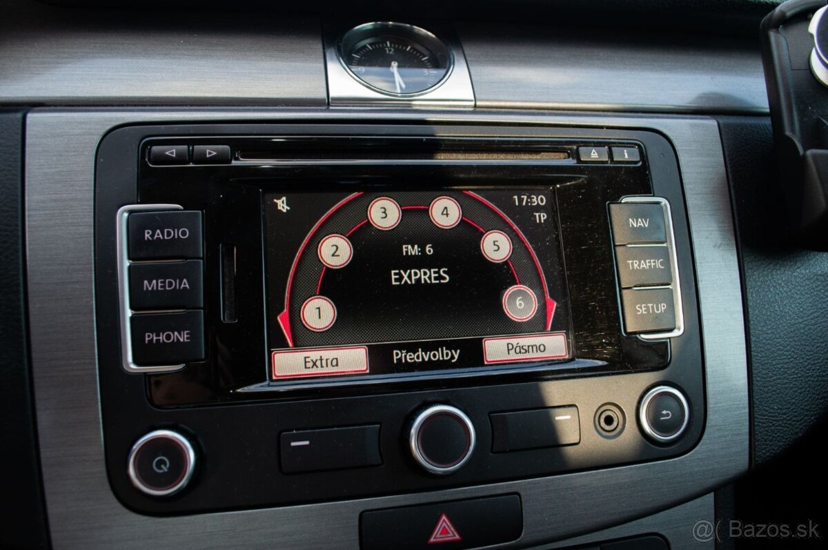 Volkswagen Passat B7 Combi 2.0 TDI DSG - 15