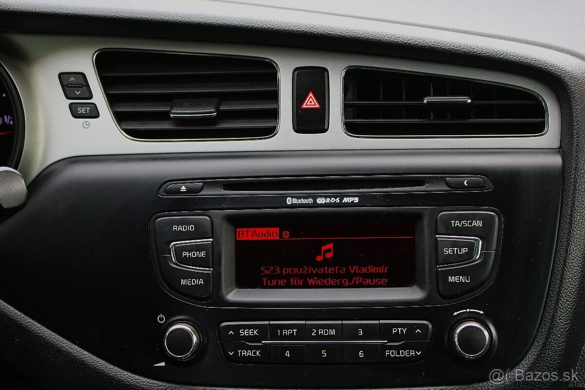 KIA.....CEED...66KW...CRDI...MANUAL 6st...2013....179TIS..KM - 15