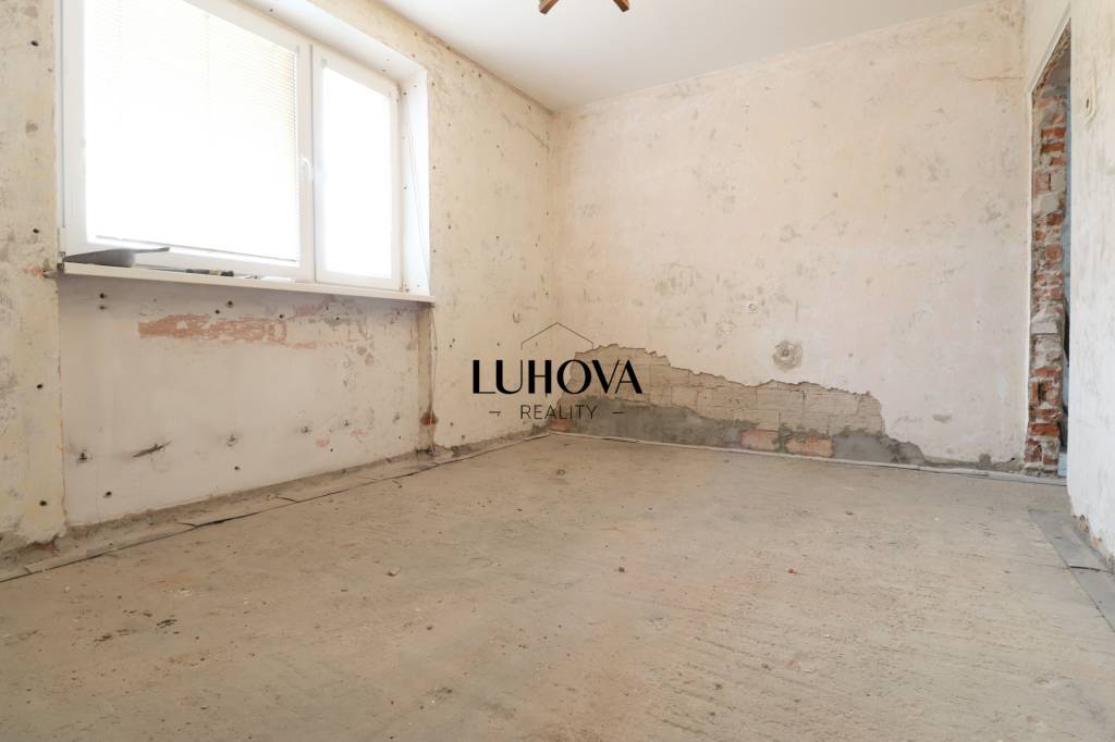 Rodinný dom na rekonštrukciu v obľúbenej lokalite Dolné Kočk - 15