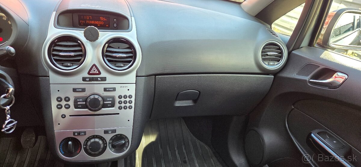 Opel Corsa 1.4 74kW benzín 136tisíc km - 15