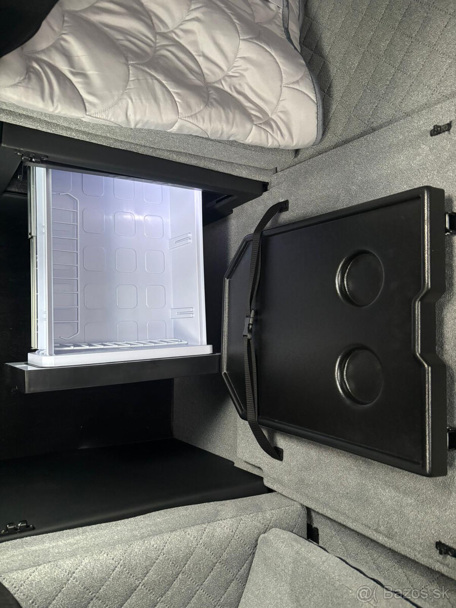 Mercedes-Benz Sprinter 519 - mini ťahač so spaním - 15