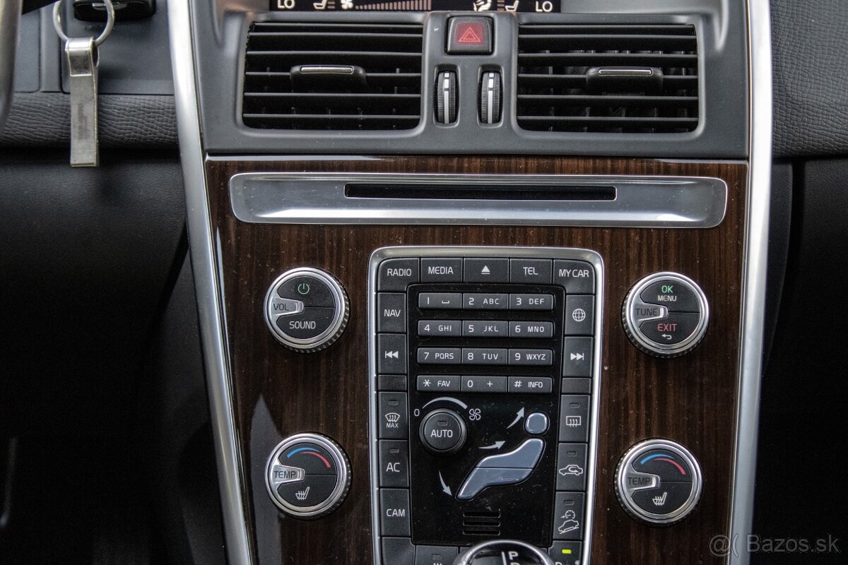 Volvo XC60 D4 2.4L Drive-E Luxury Geartronic AWD - 15