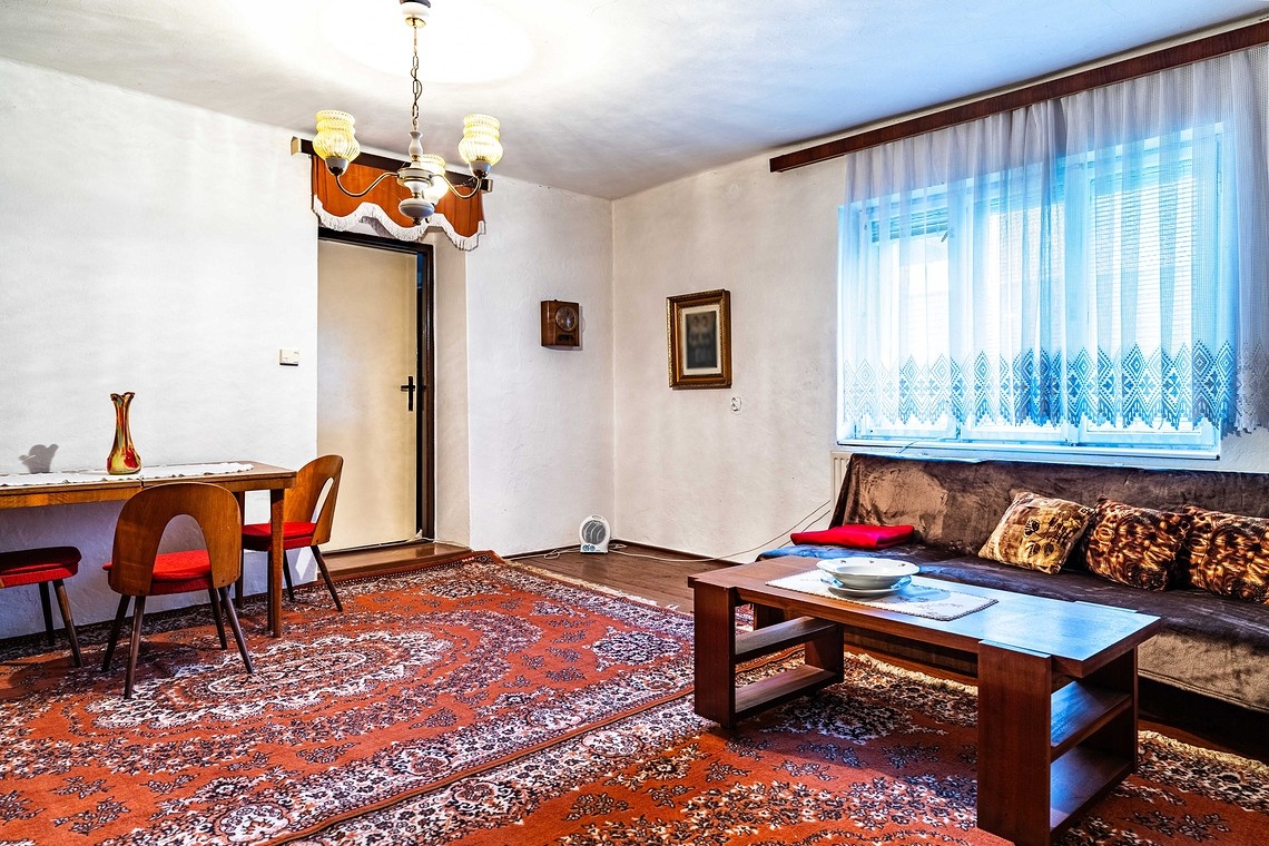 GIRALTOVCE-veľký pozemok 2.196 m2, podpivničený dom, 3xizba - 15