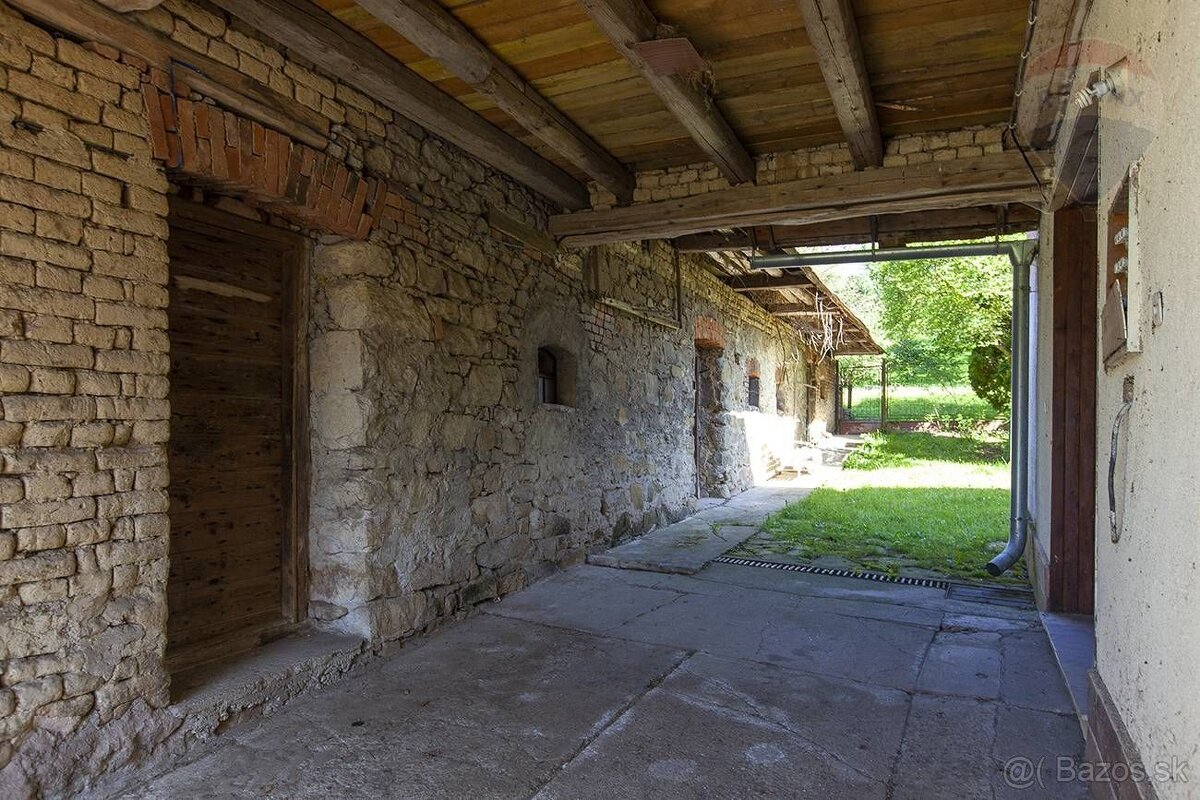 NA PREDAJ: Rodinný dom s veľkým pozemkom (6800 m2) a nádhern - 15