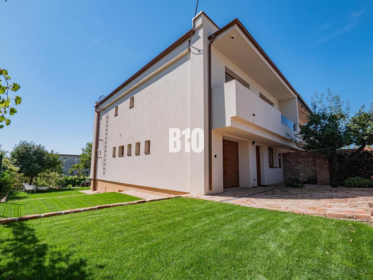 PRIESTRANNÝ rodinný dom v TOP lokalite NITRA - ZOBOR - 15