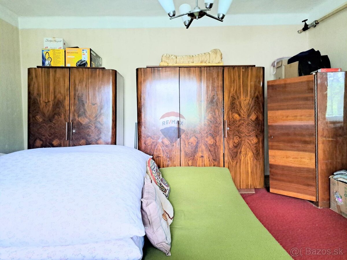 Na predaj dom s veľkým ovocným sadom v obci Uhorské - 15