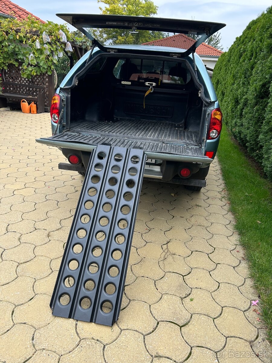 Mitsubishi L200 - 2,5D, 100 kW, - 15